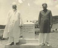 Muqaddas Maulaa Saiyedna Yusuf Nooruddin saheb (aq) with Huzoor-e-&lsquo;Aali Saiyedna Taiyeb Ziyauddin saheb (tus) in Madras in 1964